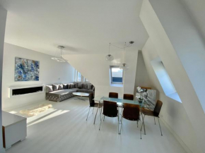 Penthouse 2 Bedroom Designer Apartment